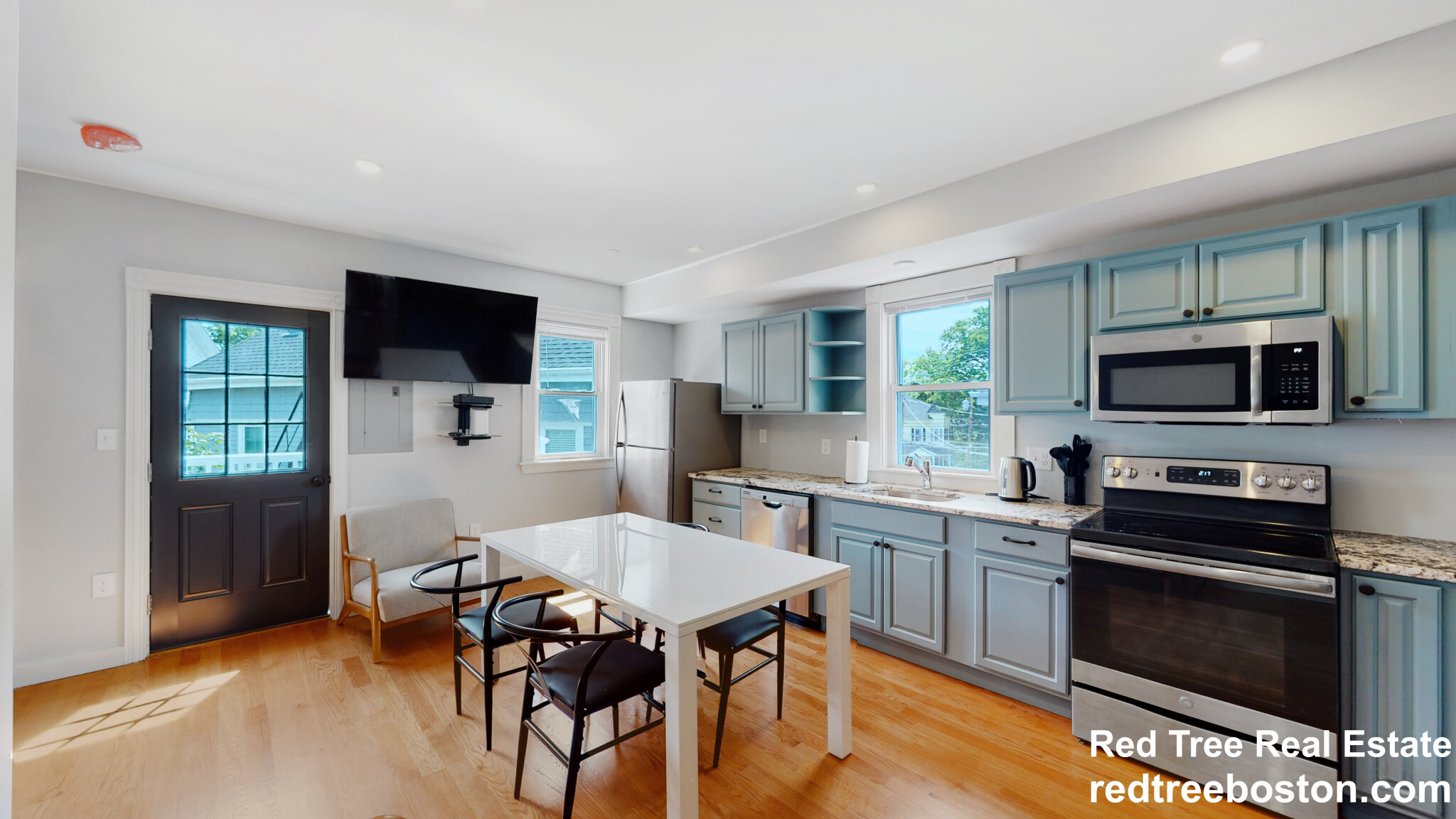 7 bed, 3 bath apartment for rent at 5 Chester Ave Unit 2, South Side — photo 2 of 21