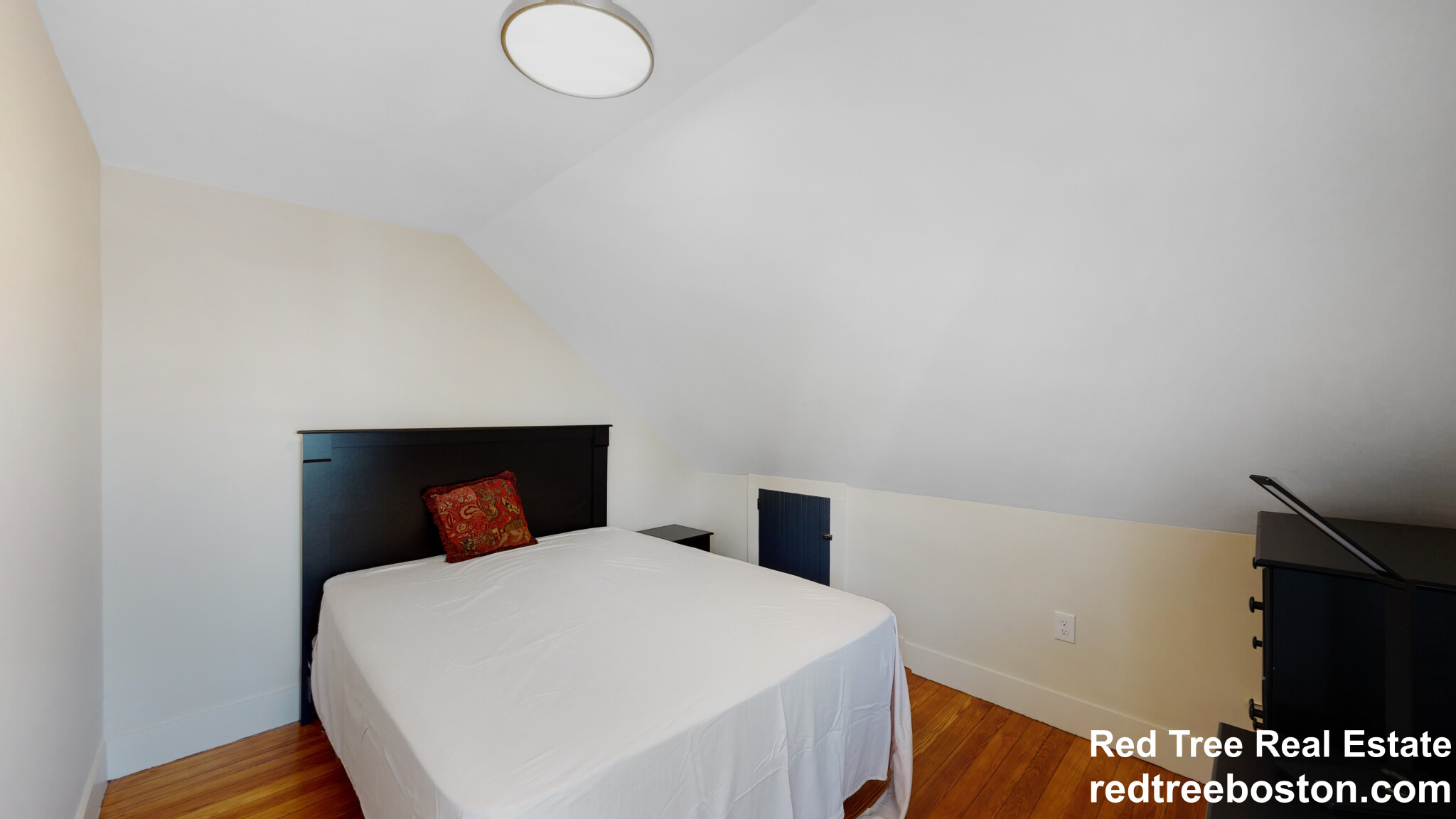 7 bed, 3 bath apartment for rent at 5 Chester Ave Unit 2, South Side — photo 12 of 21