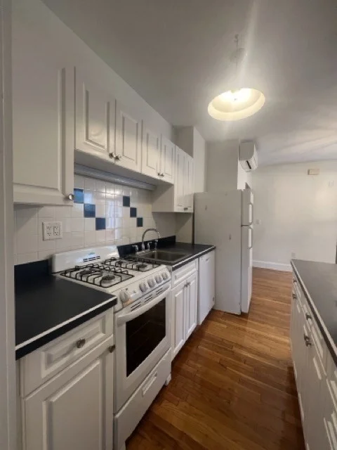 2 bed, 1 bath apartment for rent at 5 Chester St Unit 1R, North Cambridge — photo 2 of 23