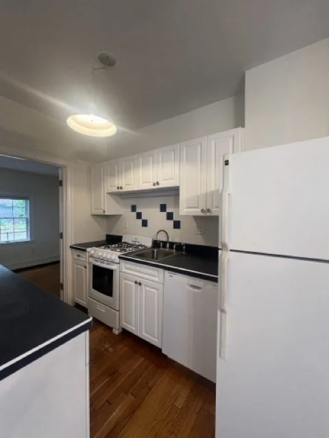 2 bed, 1 bath apartment for rent at 5 Chester St Unit 1R, North Cambridge — photo 3 of 23