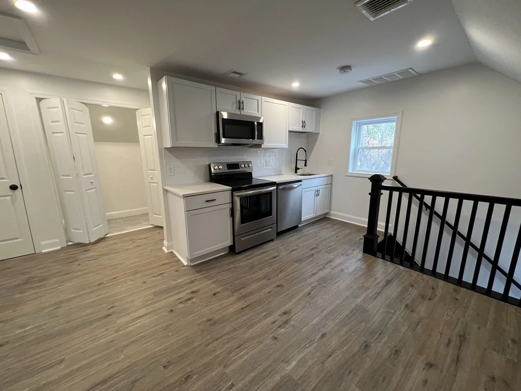 2 bed, 1 bath apartment for rent at 5 Cleveland St Unit 2, Salem — photo 1 of 6