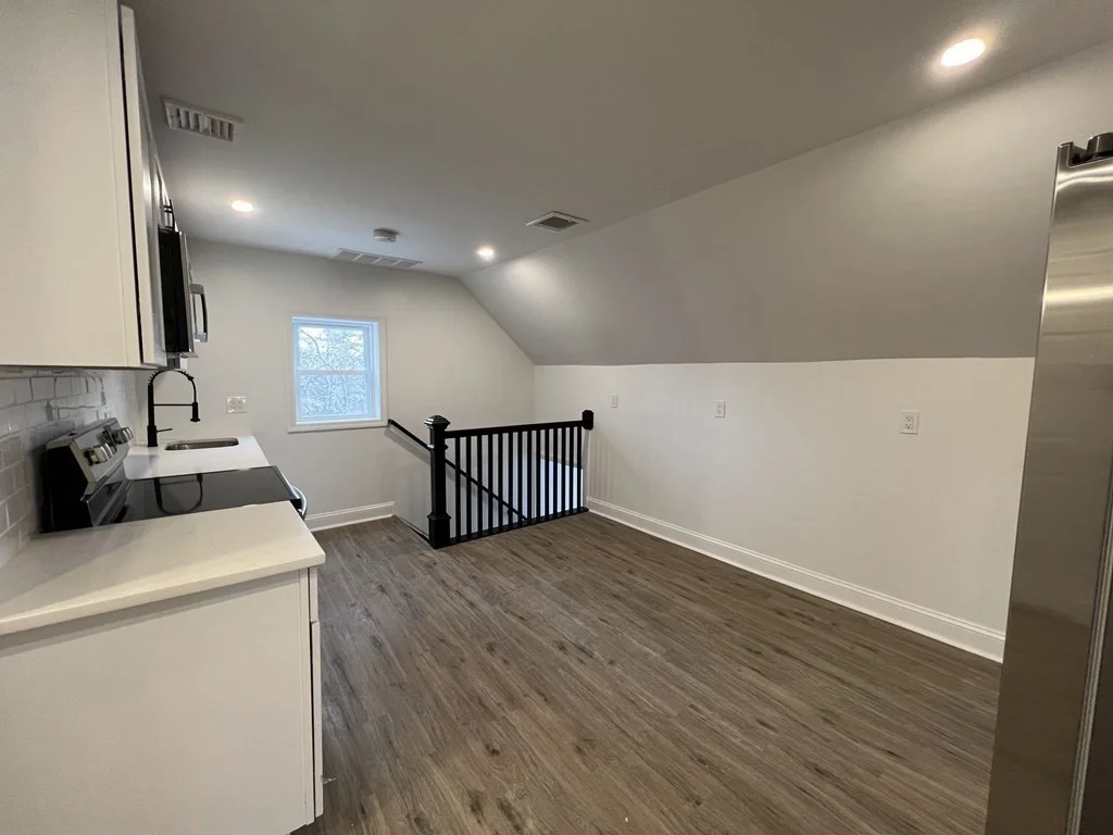 2 bed, 1 bath apartment for rent at 5 Cleveland St Unit 2, Salem — photo 2 of 6