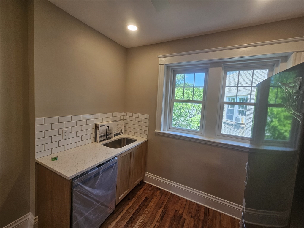 2 bed, 1 bath apartment for rent at 5 Colliston Rd Unit 7, Brighton — photo 3 of 25