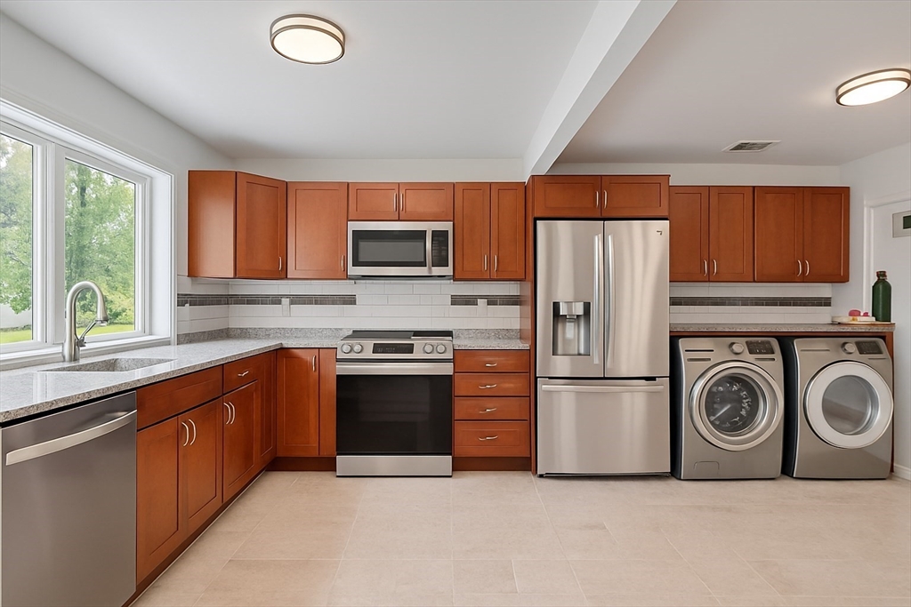 3 bed, 1 bath apartment for rent at 5 Colony Rd, Woburn — photo 2 of 25