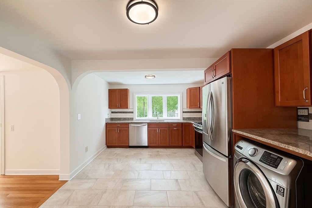 3 bed, 1 bath apartment for rent at 5 Colony Rd, Woburn — photo 5 of 25