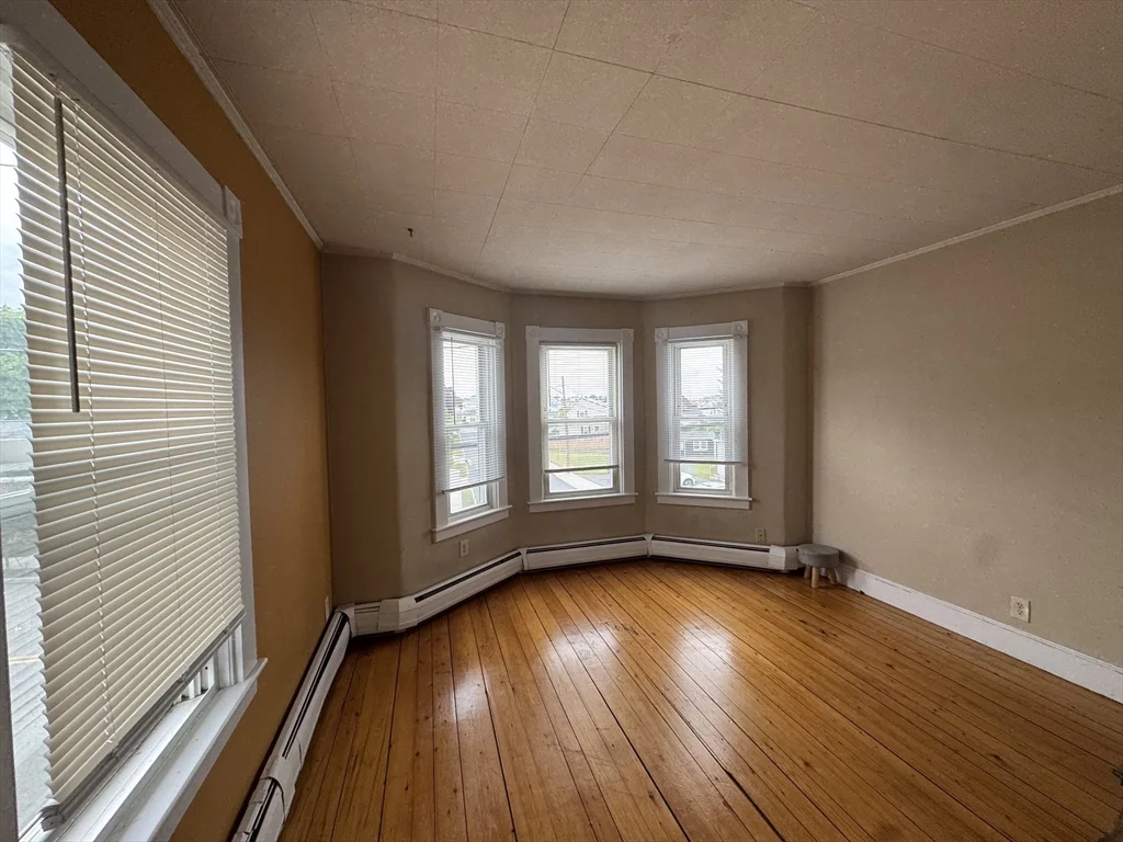2 bed, 1 bath apartment for rent at 5 Cove Rd Unit 2, Braintree Highlands — photo 2 of 24