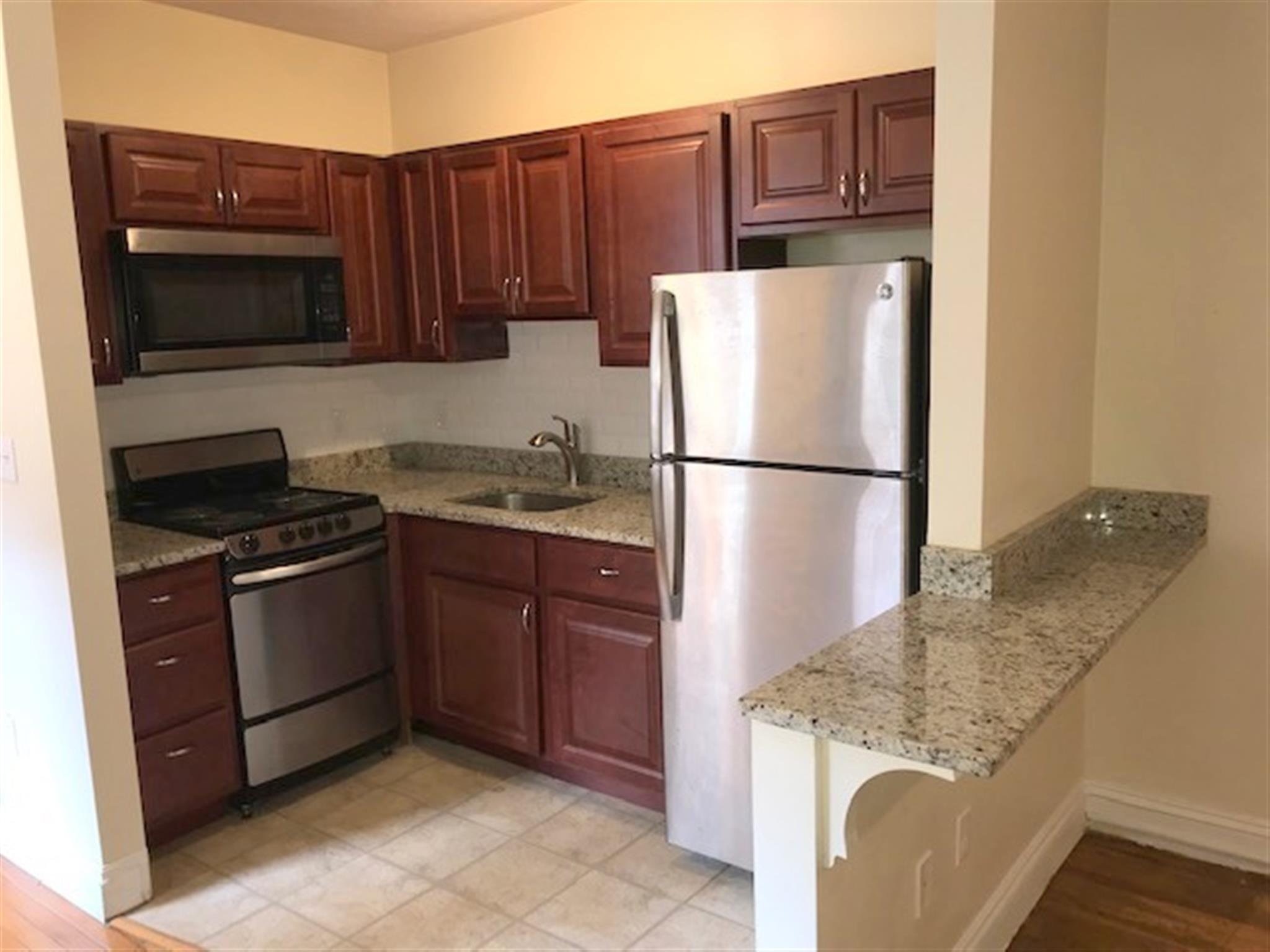 1 bed, 1 bath apartment for rent at 5 Craigie Circle Unit 6, Observatory Hill — photo 2 of 13