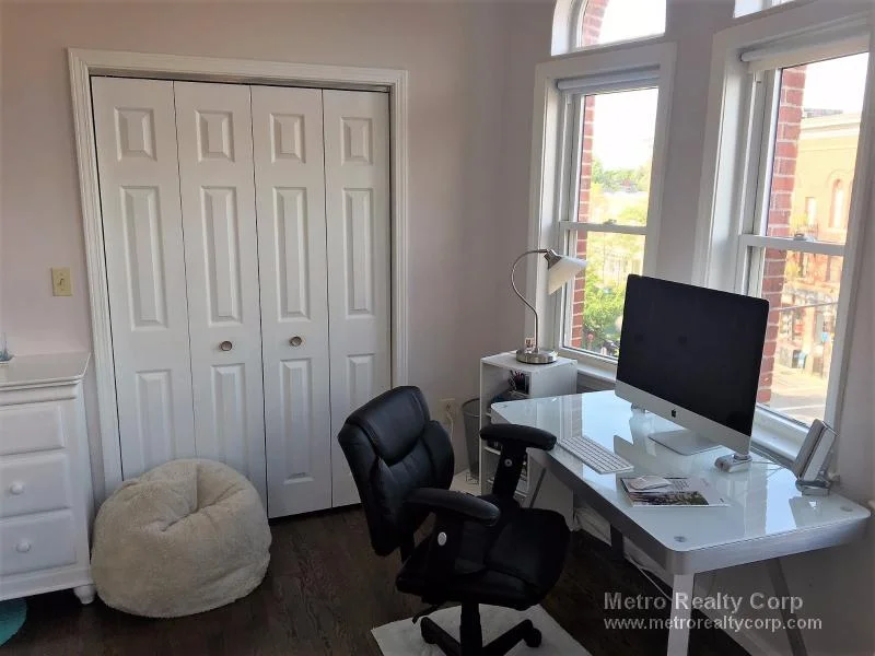 2 bed, 1.5 bath apartment for rent at 5 Davis Ave Unit 2, Brookline Village — photo 7 of 20