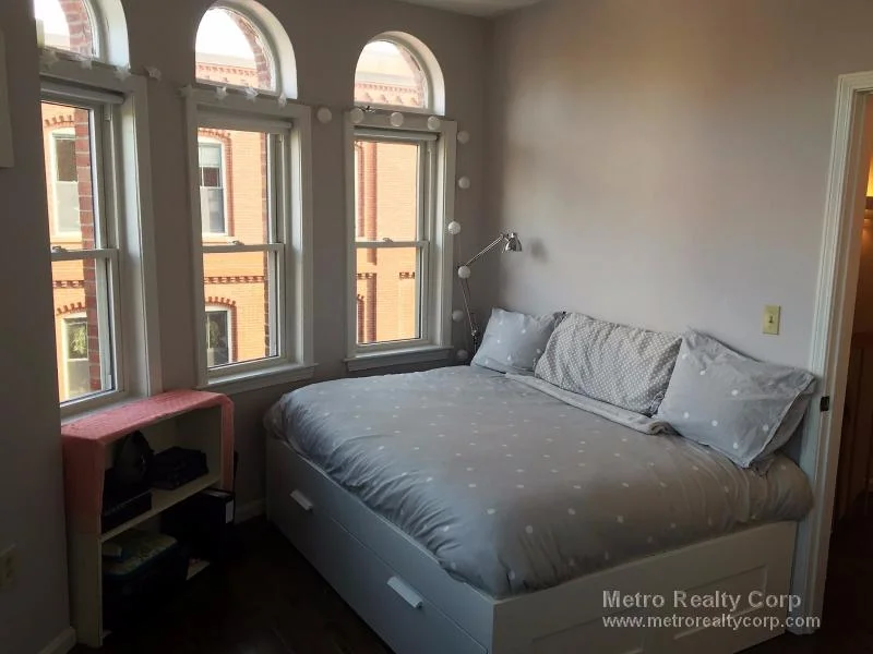 2 bed, 1.5 bath apartment for rent at 5 Davis Ave Unit 2, Brookline Village — photo 8 of 20