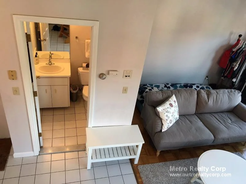 2 bed, 1.5 bath apartment for rent at 5 Davis Ave Unit 2, Brookline Village — photo 4 of 20