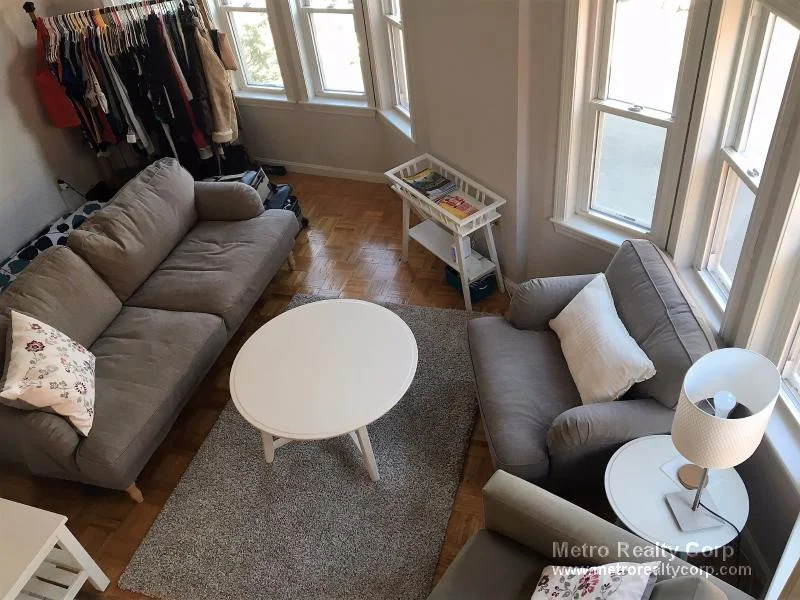 2 bed, 1.5 bath apartment for rent at 5 Davis Ave Unit 2, Brookline Village — photo 3 of 20