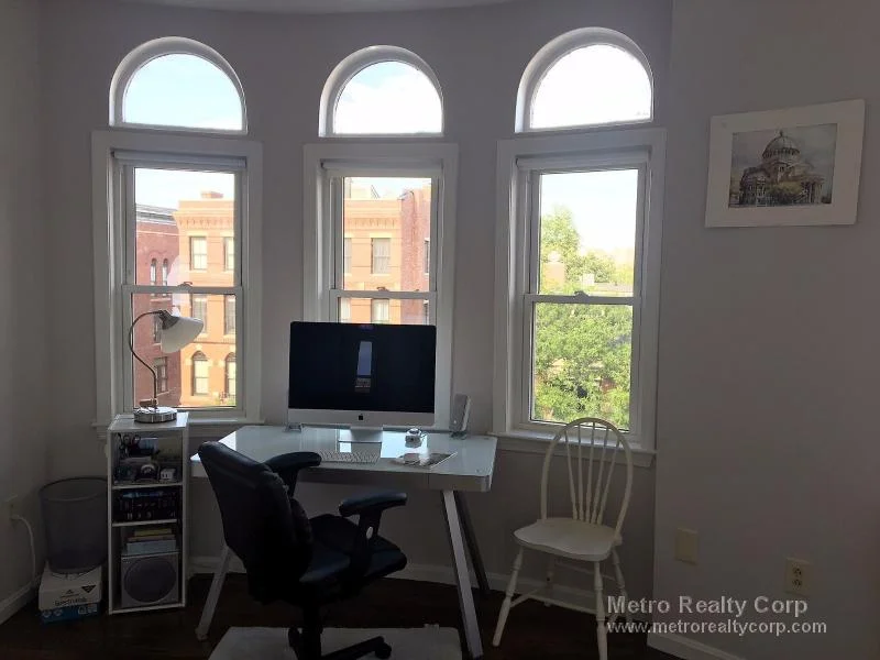 2 bed, 1.5 bath apartment for rent at 5 Davis Ave Unit 2, Brookline Village — photo 6 of 20