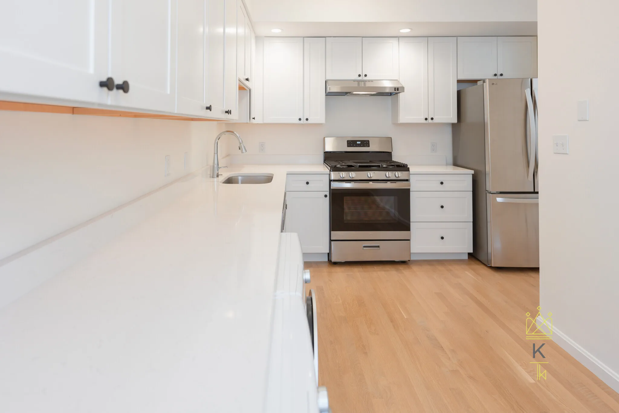 2 bed, 1.5 bath apartment for rent at 5 Davis Ave Unit 6, Emerson Gardens — photo 2 of 22