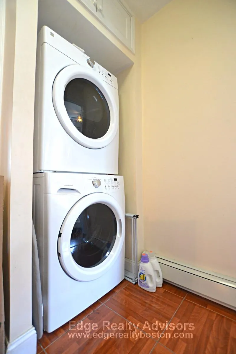 3 bed, 2 bath apartment for rent at 5 Delaware Pl Unit 3, Brighton — photo 4 of 11