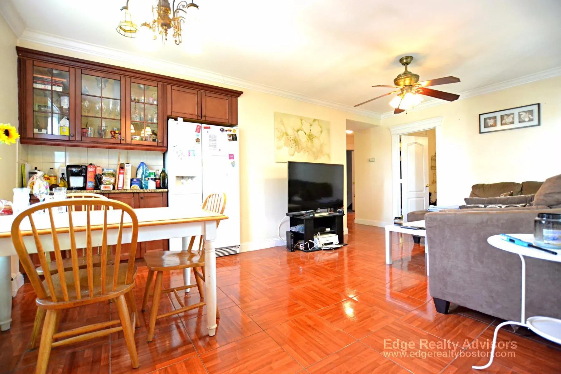 3 bed, 2 bath apartment for rent at 5 Delaware Pl Unit 3, Brighton — photo 2 of 11