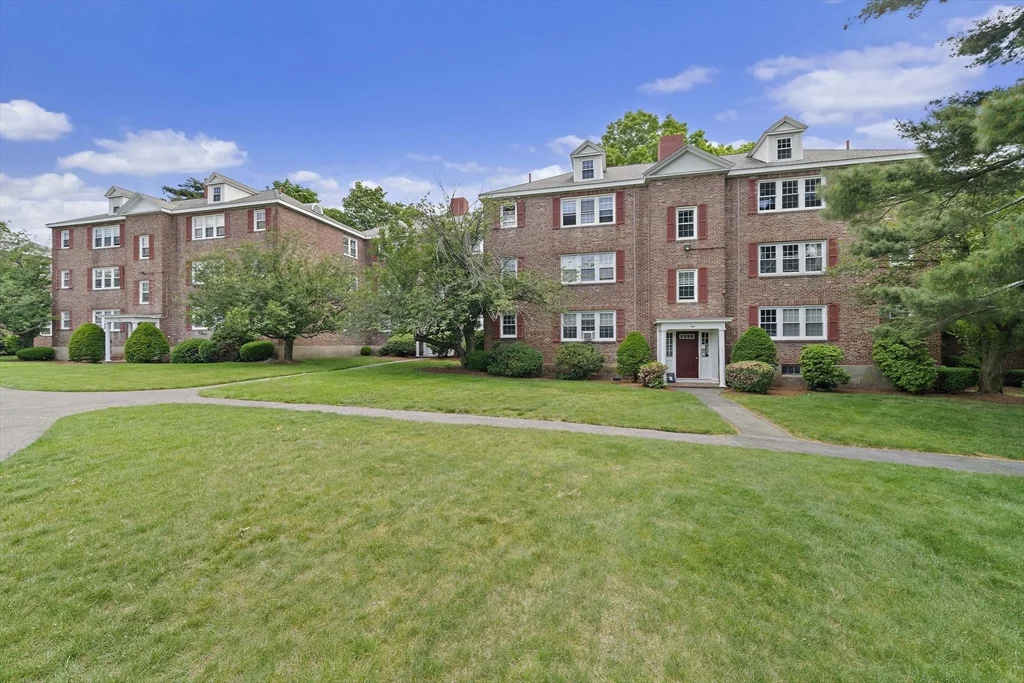 1 bed, 1 bath apartment for rent at 5 Dexter St Unit 4, Malden — photo 2 of 15