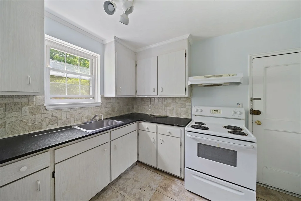 1 bed, 1 bath apartment for rent at 5 Dexter St Unit 4, Malden — photo 6 of 15