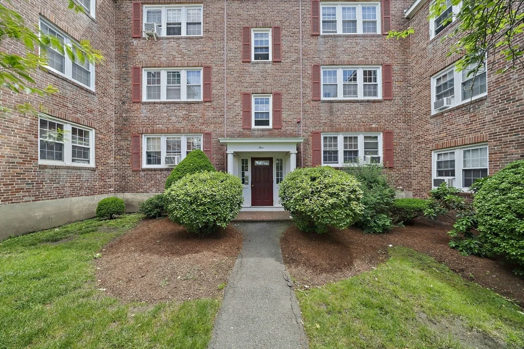 1 bed, 1 bath apartment for rent at 5 Dexter St Unit 4, Malden — photo 1 of 15