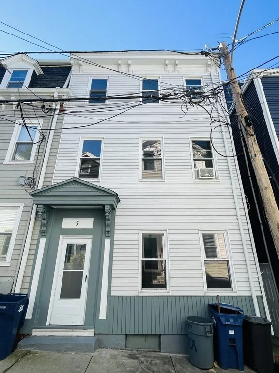 4 bed, 2 bath apartment for rent at 5 Dixfield St Unit 1, South Boston
