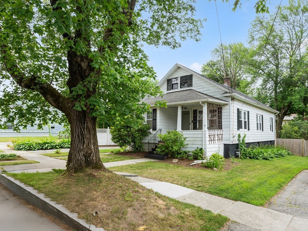 2 bed, 1 bath apartment for rent at 5 Dorset St, Worcester — photo 3 of 25