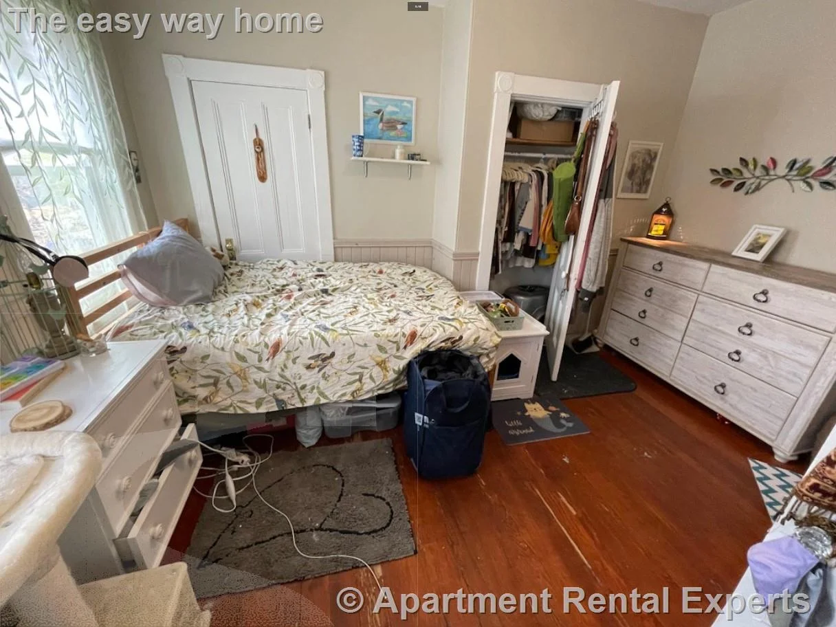 4 bed, 1 bath apartment for rent at 5 Durham St Unit 2, Ward Two — photo 5 of 9