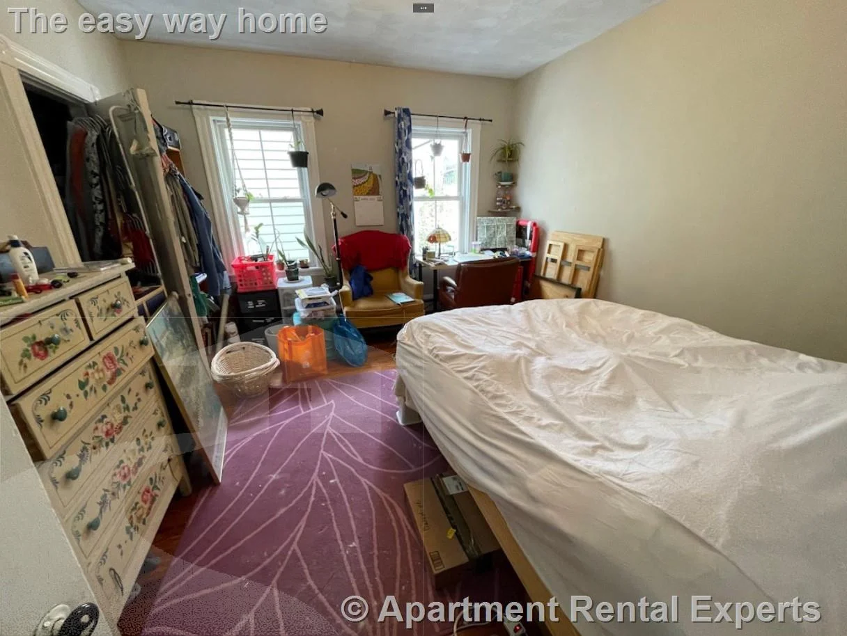 4 bed, 1 bath apartment for rent at 5 Durham St Unit 2, Ward Two — photo 4 of 9