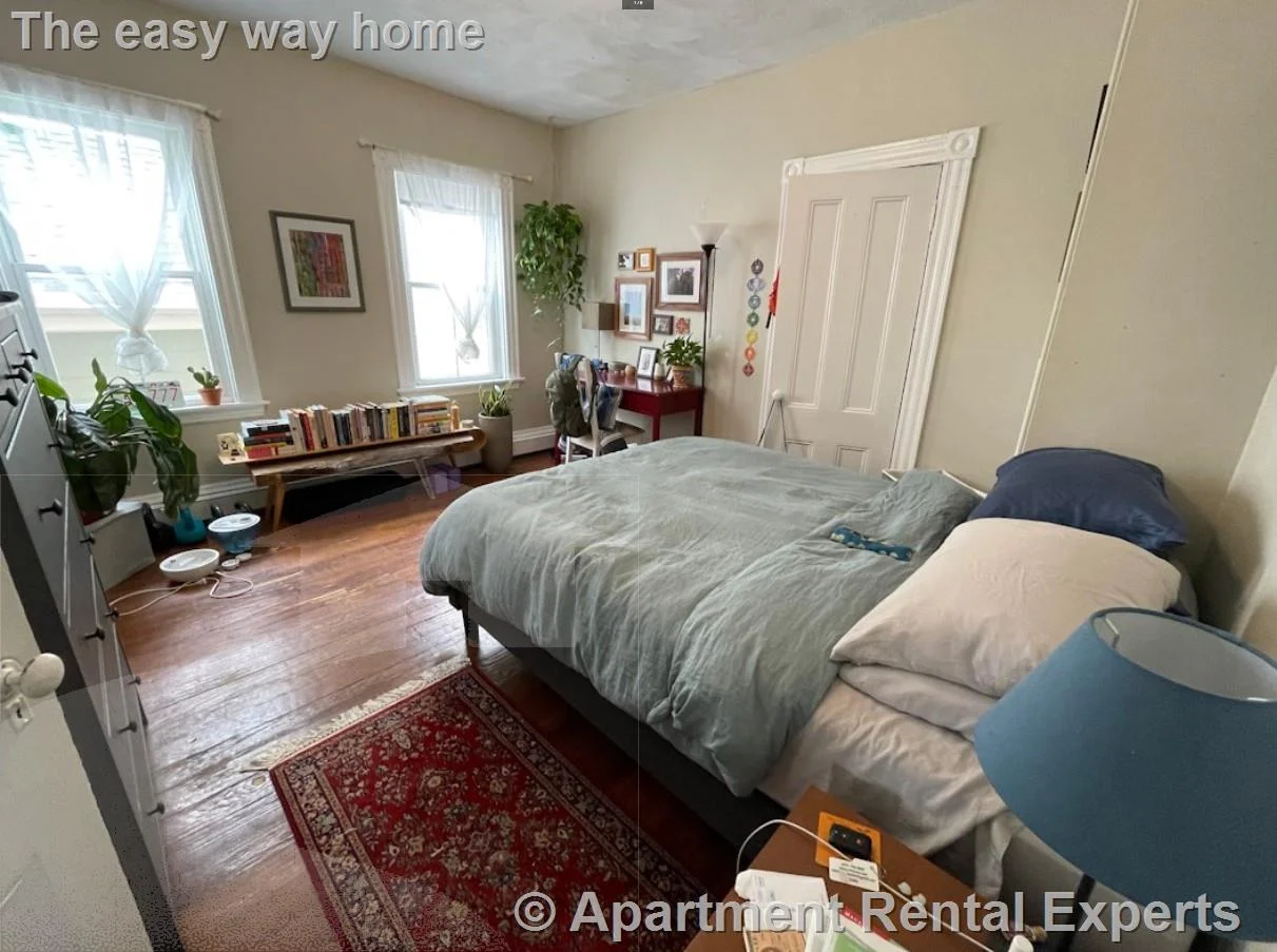 4 bed, 1 bath apartment for rent at 5 Durham St Unit 2, Ward Two — photo 2 of 9