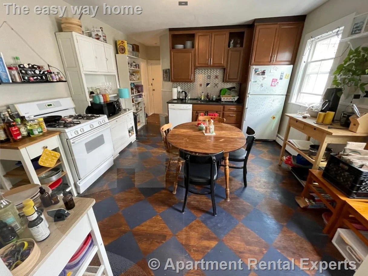 4 bed, 1 bath apartment for rent at 5 Durham St Unit 2, Ward Two