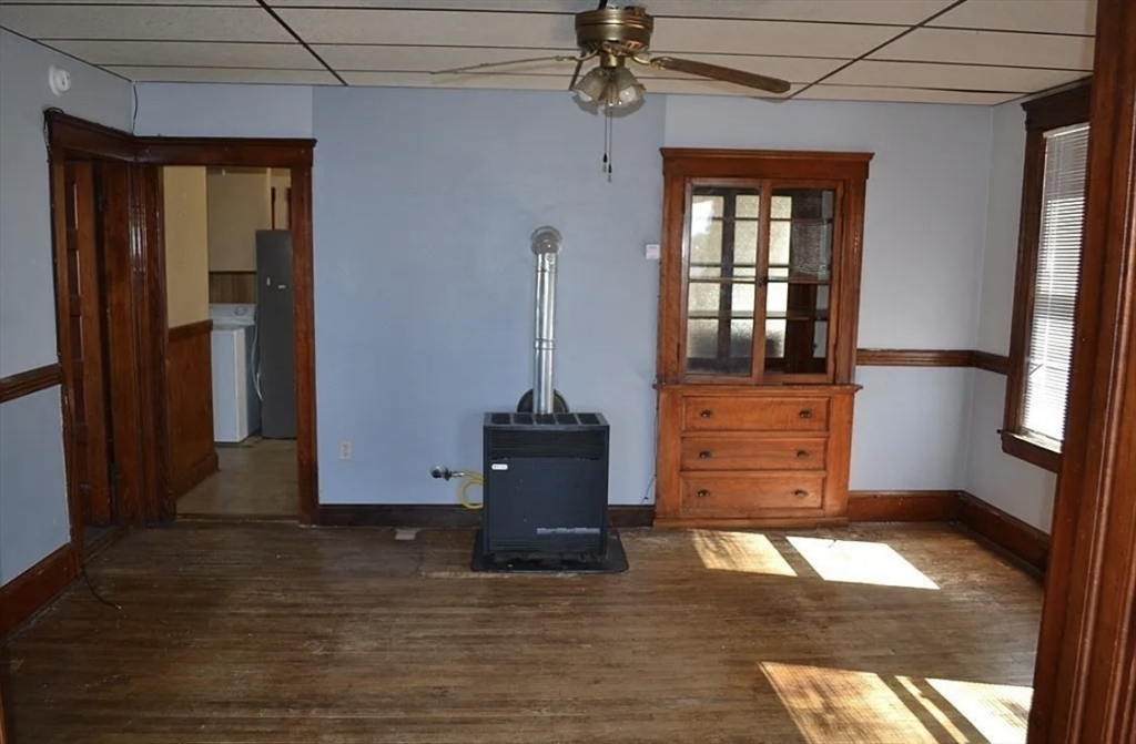 4 bed, 1 bath apartment for rent at 5 Earle St Unit 2, Worcester — photo 3 of 4