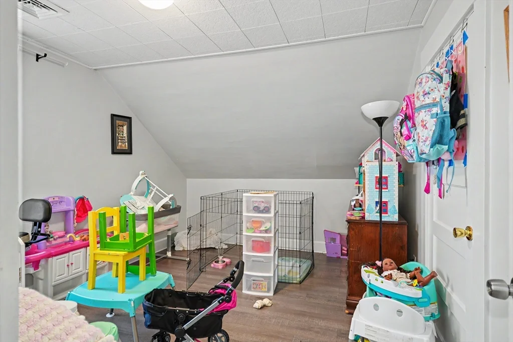 3 bed, 1 bath apartment for rent at 5 Eddy St Unit 2, Webster — photo 16 of 18