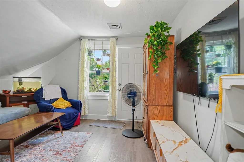 3 bed, 1 bath apartment for rent at 5 Eddy St Unit 2, Webster — photo 12 of 18