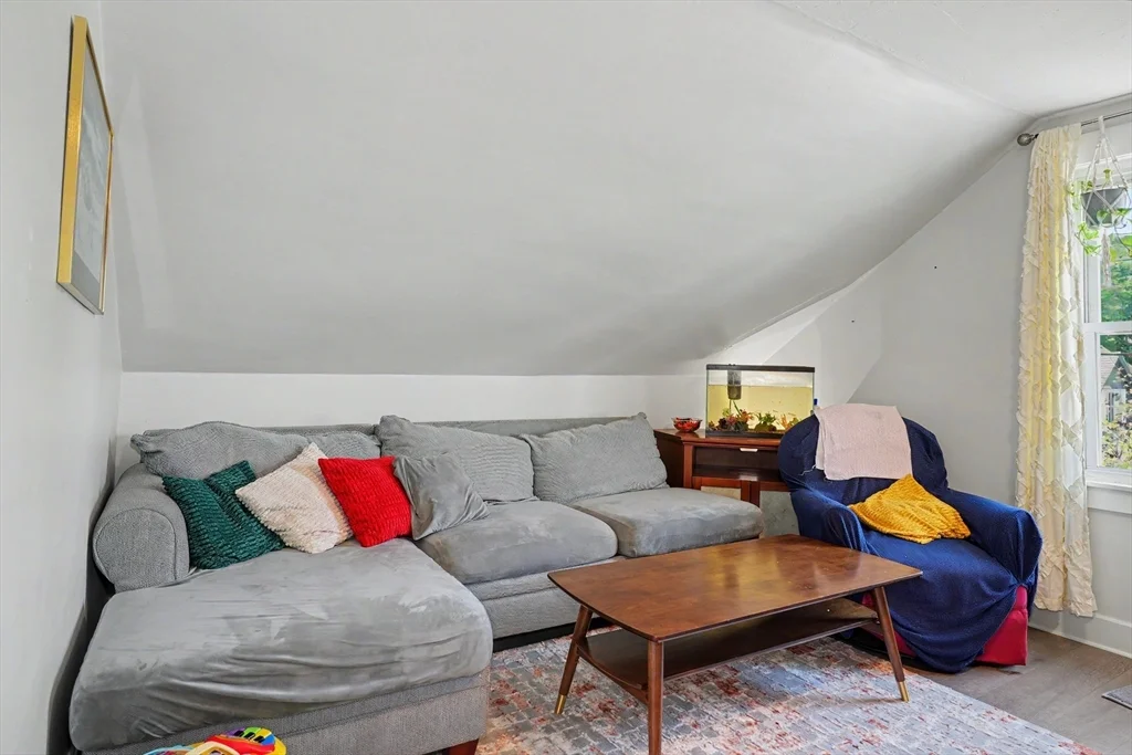 3 bed, 1 bath apartment for rent at 5 Eddy St Unit 2, Webster — photo 13 of 18