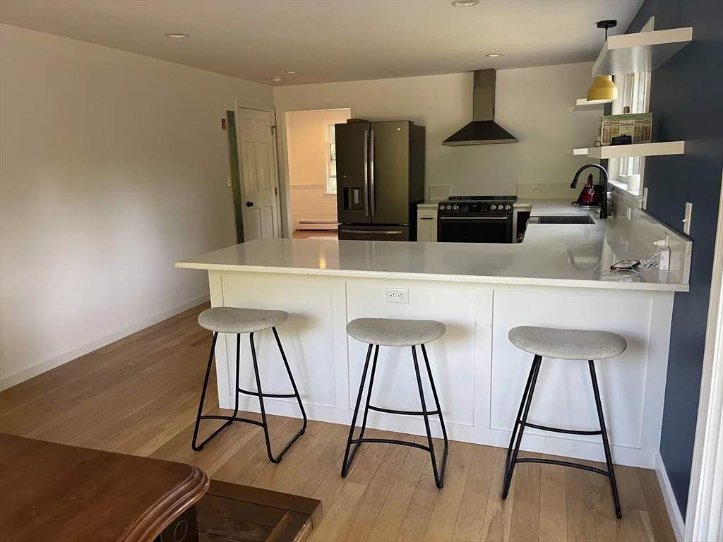 4 bed, 2 bath apartment for rent at 5 Eli's Ln Unit 5, Duxbury — photo 5 of 9