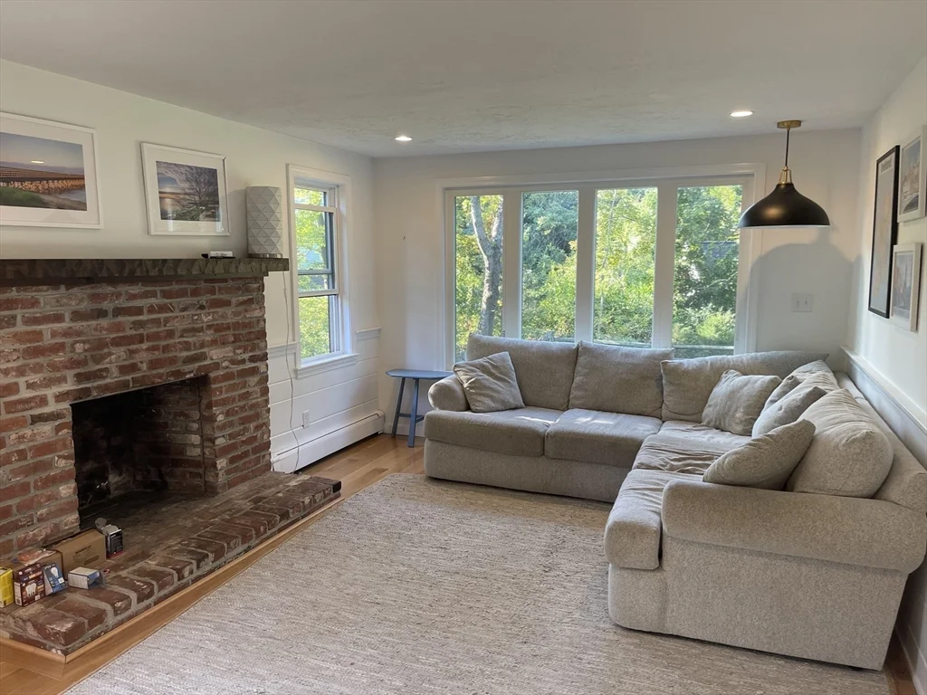 4 bed, 2 bath apartment for rent at 5 Eli's Ln Unit 5, Duxbury — photo 7 of 9