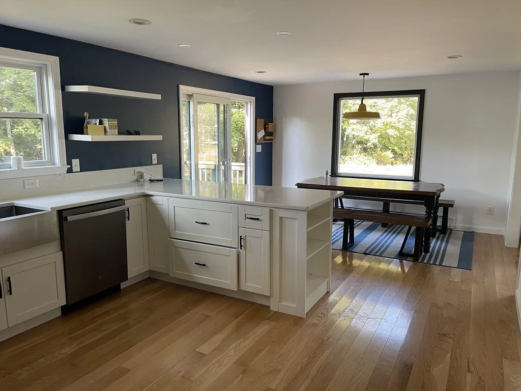 4 bed, 2 bath apartment for rent at 5 Eli's Ln Unit 5, Duxbury — photo 4 of 9