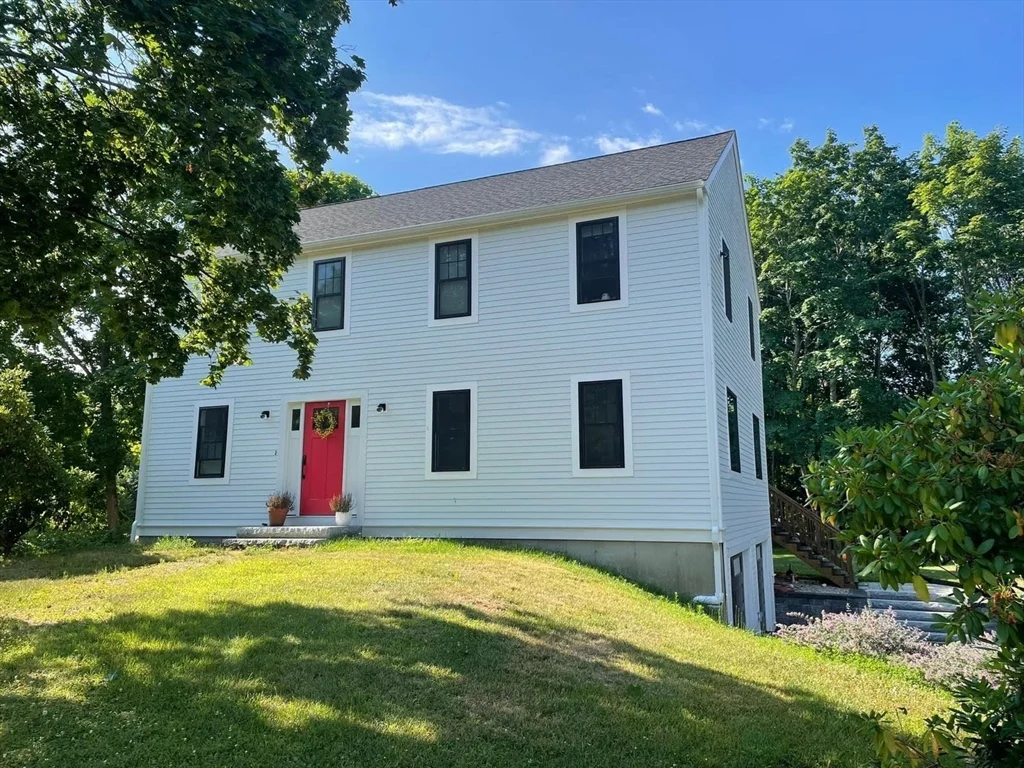 4 bed, 2 bath apartment for rent at 5 Eli's Ln Unit 5, Duxbury — photo 1 of 9