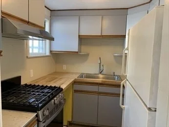 3 bed, 1 bath apartment for rent at 5 Eliot Rd, Needham Heights — photo 3 of 14