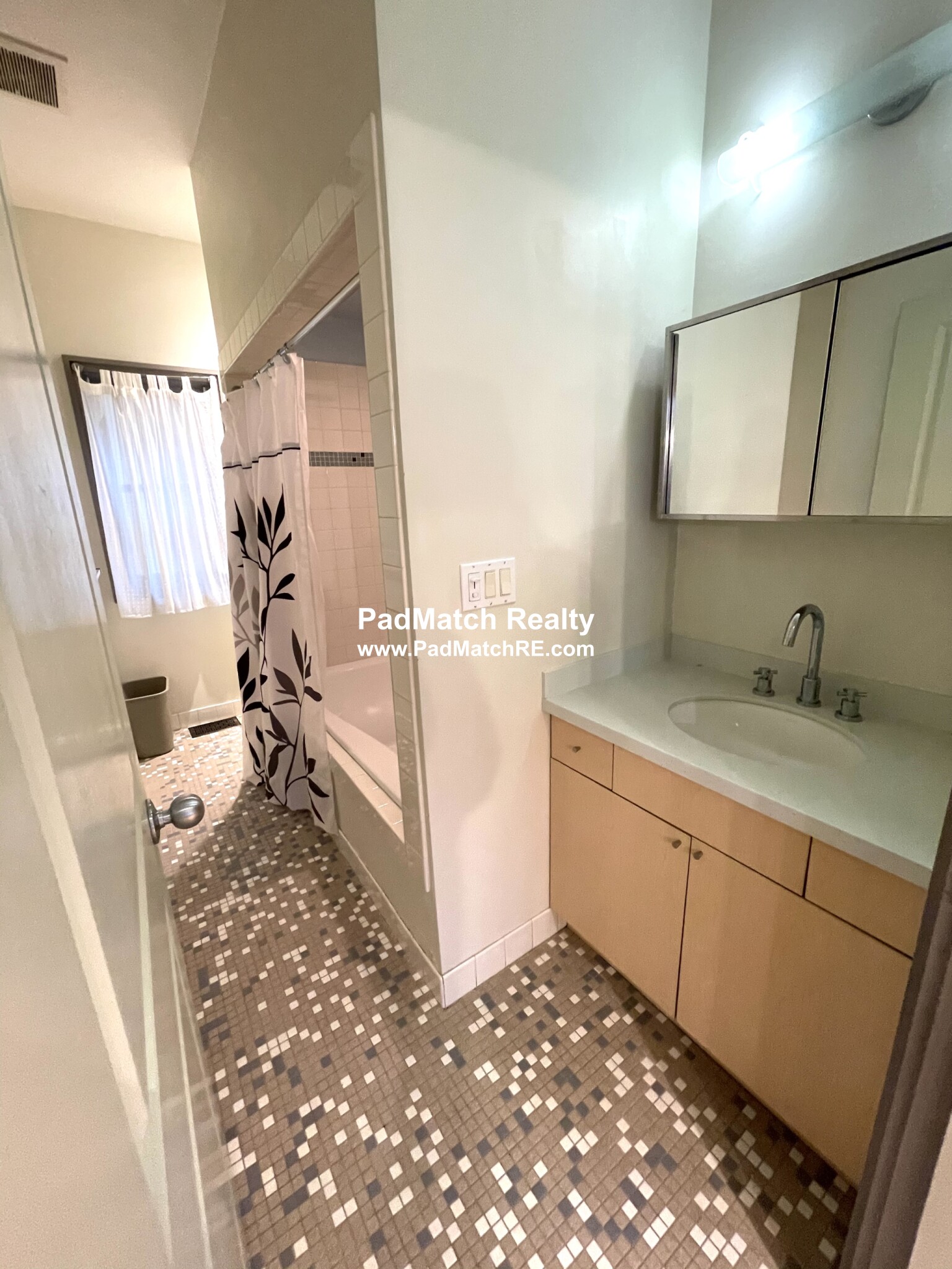 3 bed, 2 bath apartment for rent at 5 Ellis St Unit 1, Roxbury — photo 7 of 24