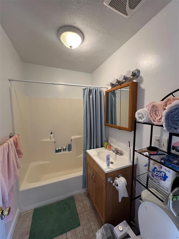 2 bed, 1 bath apartment for rent at 5 Elm St Unit 3, Spring Hill — photo 6 of 11