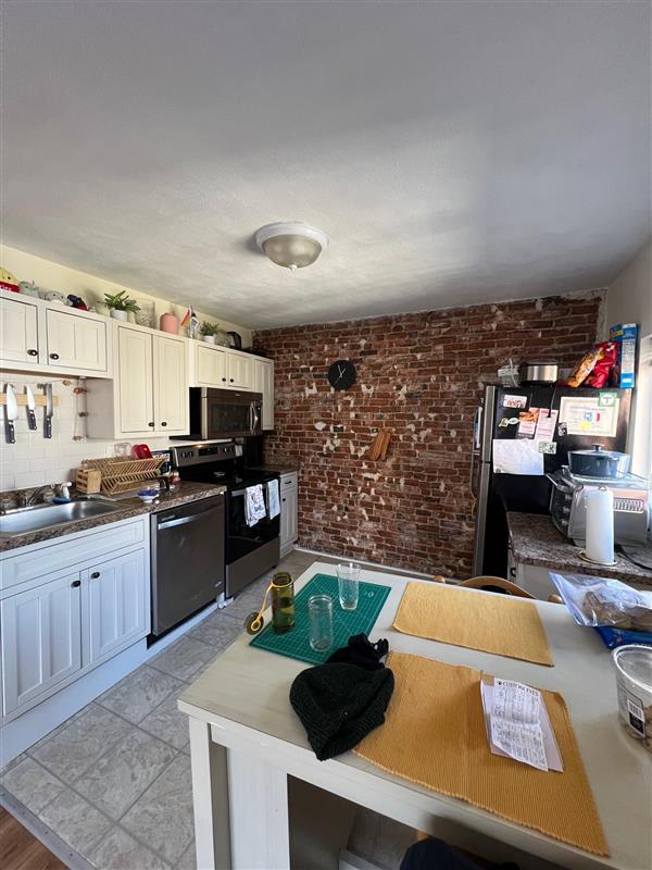 2 bed, 1 bath apartment for rent at 5 Elm St Unit 3, Spring Hill — photo 1 of 11