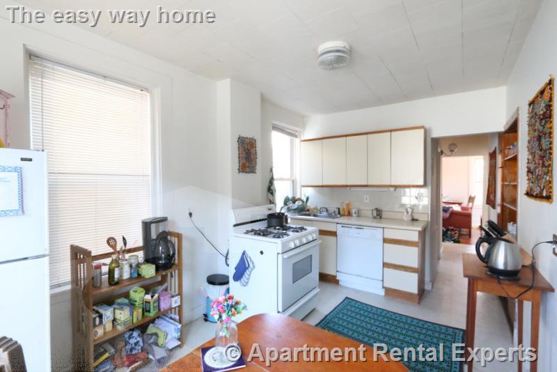2 bed, 1 bath apartment for rent at 5 Elmer St Unit 2, Riverside — photo 2 of 9
