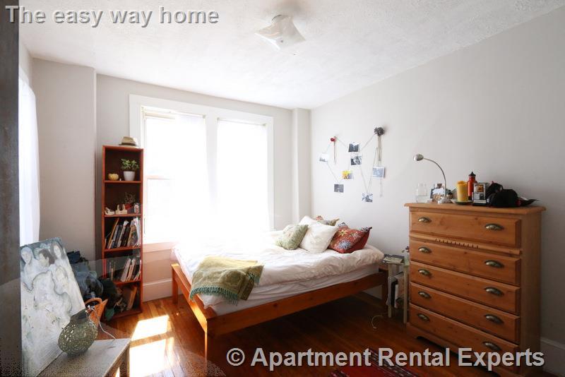 2 bed, 1 bath apartment for rent at 5 Elmer St Unit 2, Riverside — photo 4 of 9