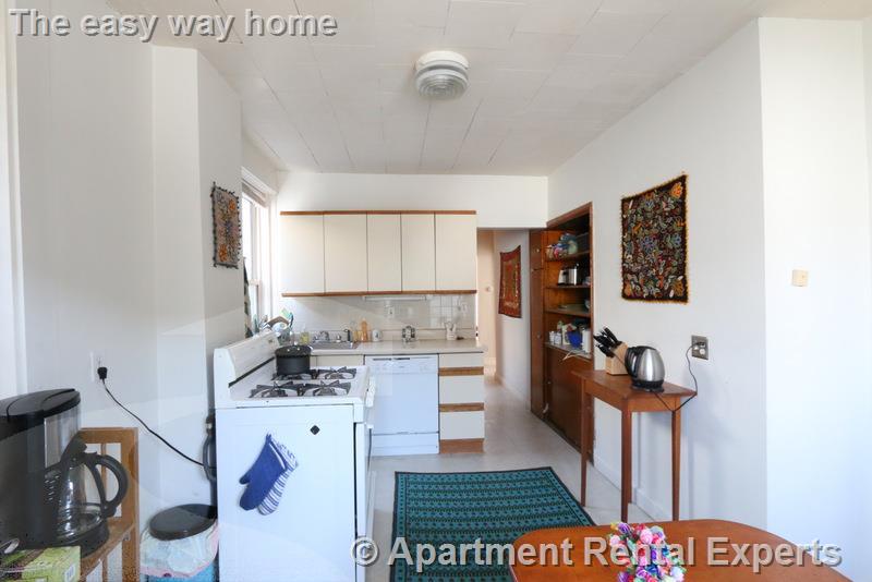 2 bed, 1 bath apartment for rent at 5 Elmer St Unit 2, Riverside
