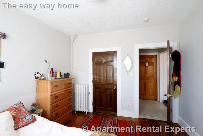 2 bed, 1 bath apartment for rent at 5 Elmer St Unit 2, Riverside — photo 6 of 9