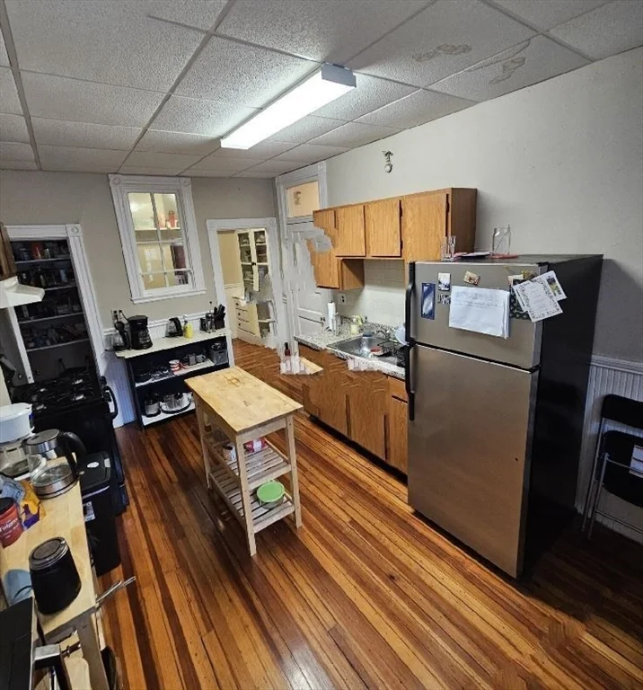 5 bed, 1 bath apartment for rent at 5 Euston St Unit 2, Coolidge Corner — photo 4 of 5