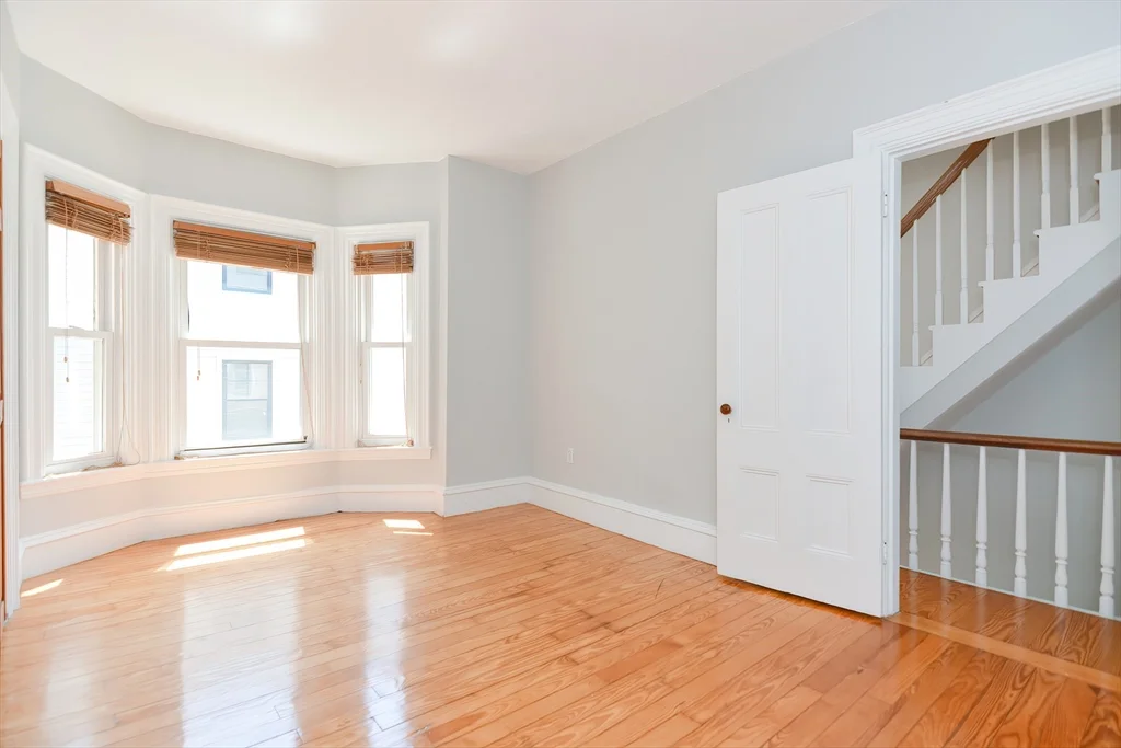 5 bed, 1 bath apartment for rent at 5 Evergreen Ave Unit 5-1, Somerville — photo 6 of 10