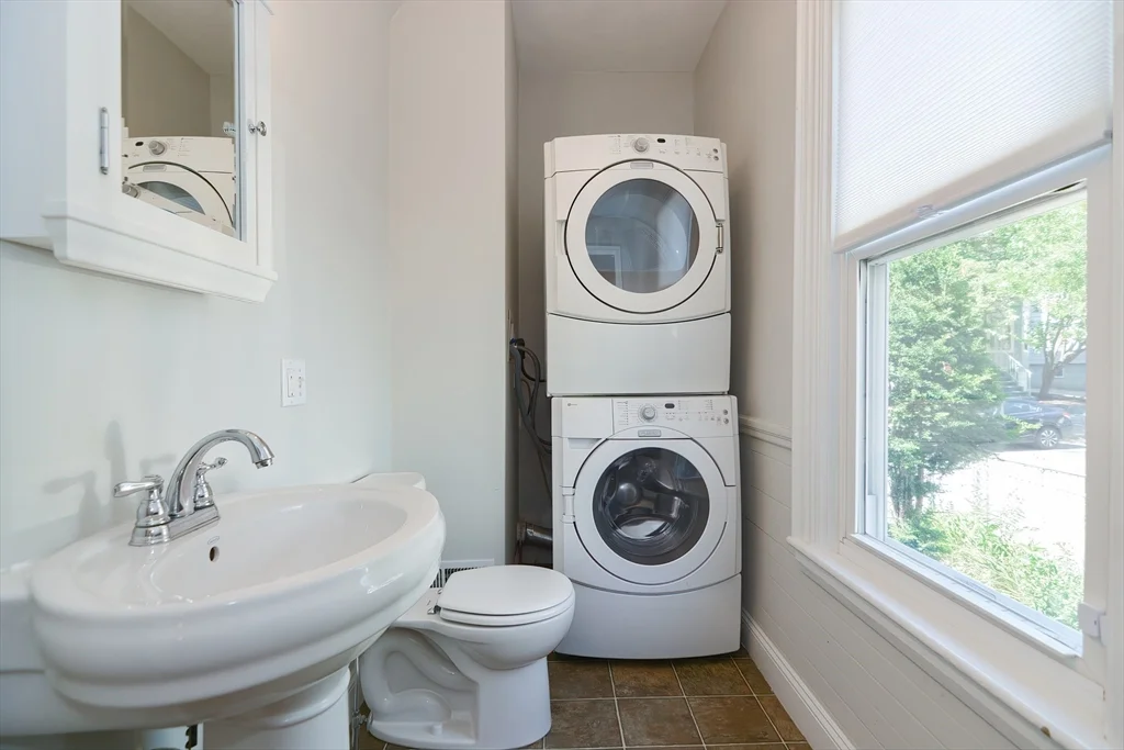 5 bed, 1 bath apartment for rent at 5 Evergreen Ave Unit 5-1, Somerville — photo 3 of 10