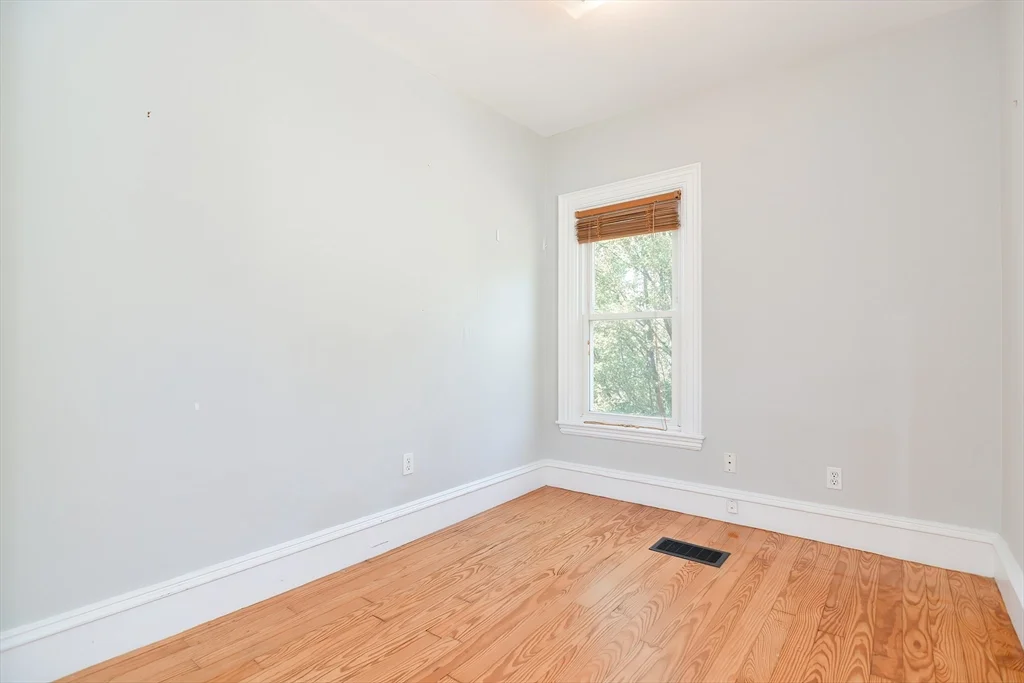 5 bed, 1 bath apartment for rent at 5 Evergreen Ave Unit 5-1, Somerville — photo 5 of 10