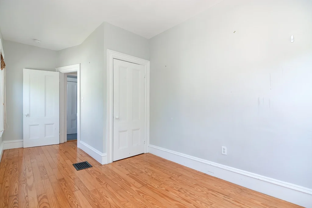4 bed, 1 bath apartment for rent at 5 Evergreen Ave Unit 5, Somerville — photo 8 of 20