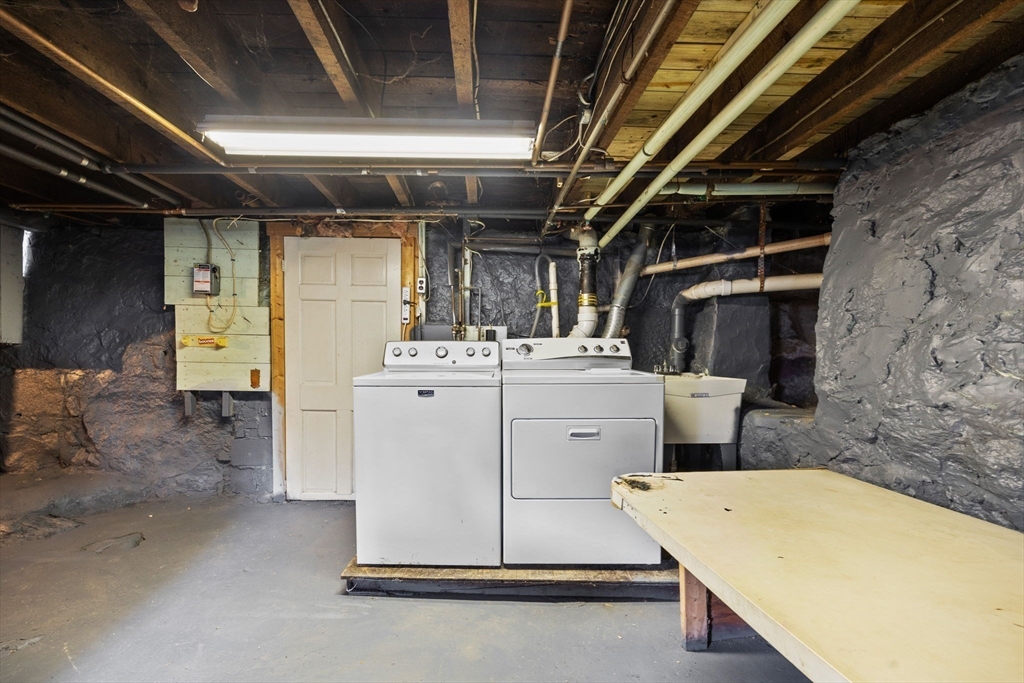 5 bed, 2 bath apartment for rent at 5 Fells Ave, Milford — photo 38 of 42